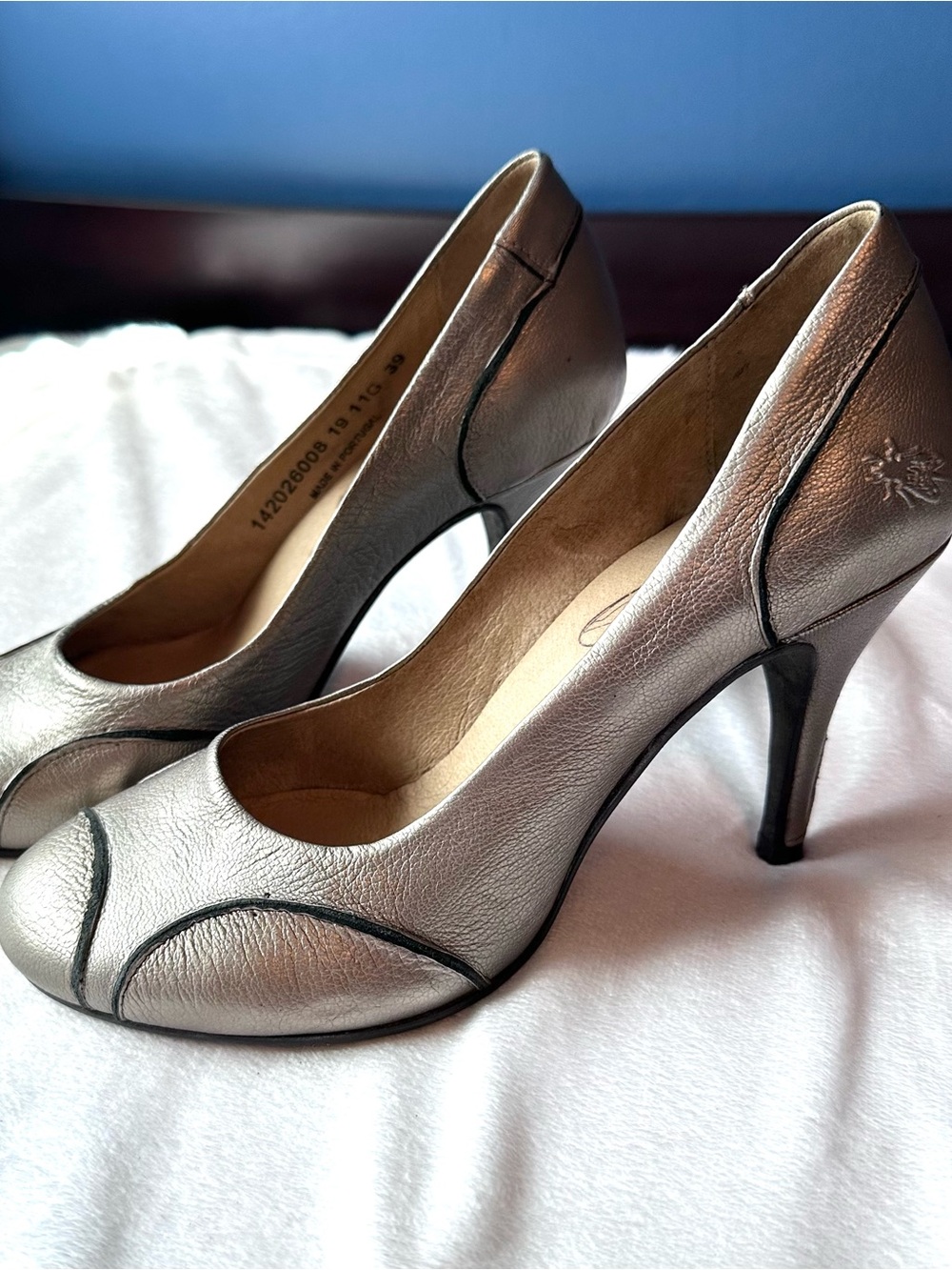 Fly Girl London Silver Pewter Metallic High Heel Pumps 9 Round Toe Portugal